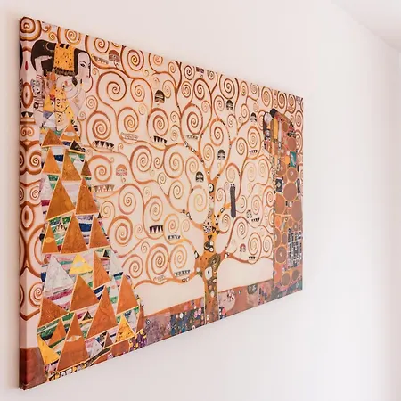 Apartment Central - Klimt Art